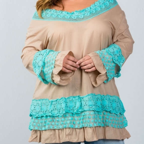 💙PLUS Beige Tunic Top with Aqua Crochet Lace - Picture 3 of 3